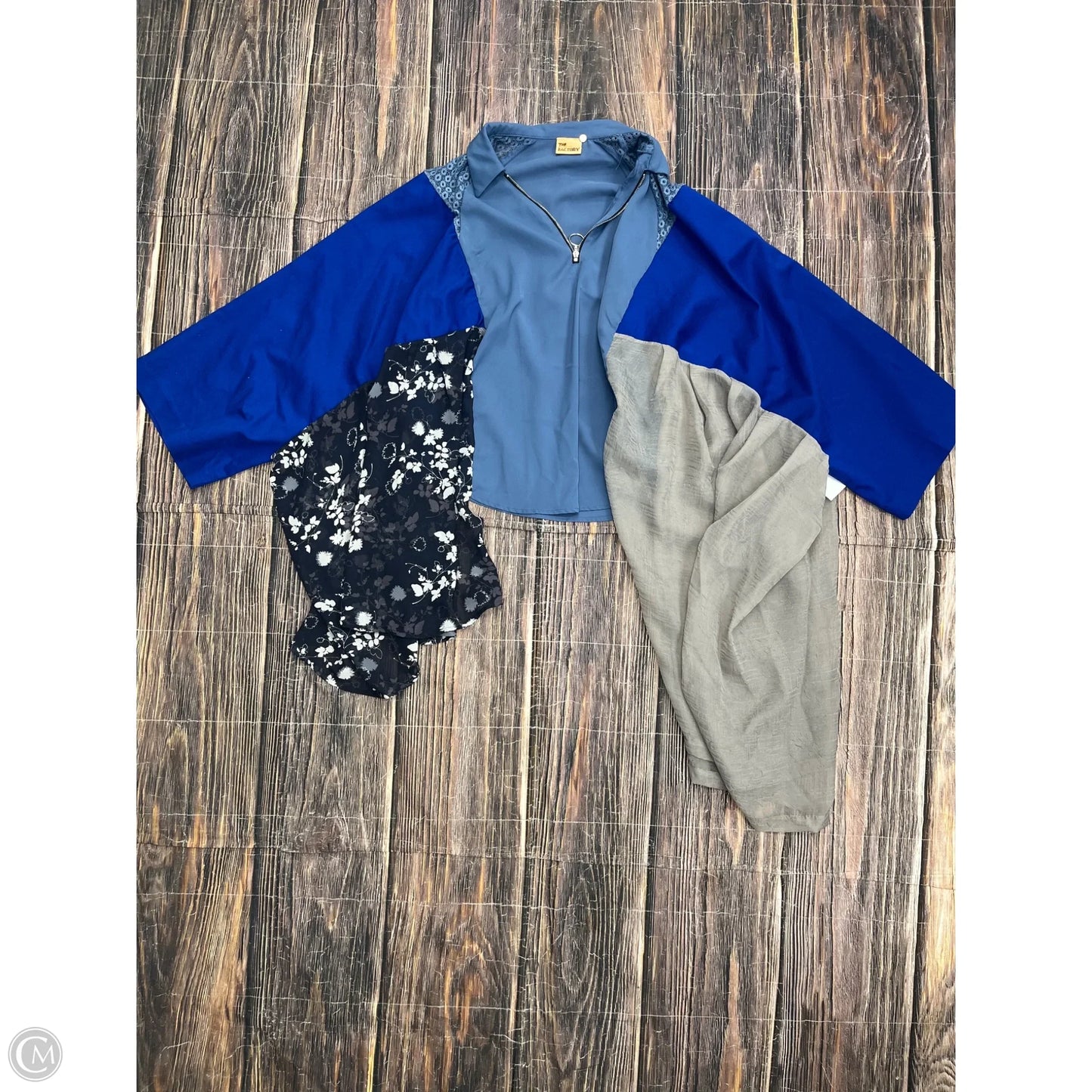 Top Long Sleeve By Clothes Mentor In Blue, Size: Osfm