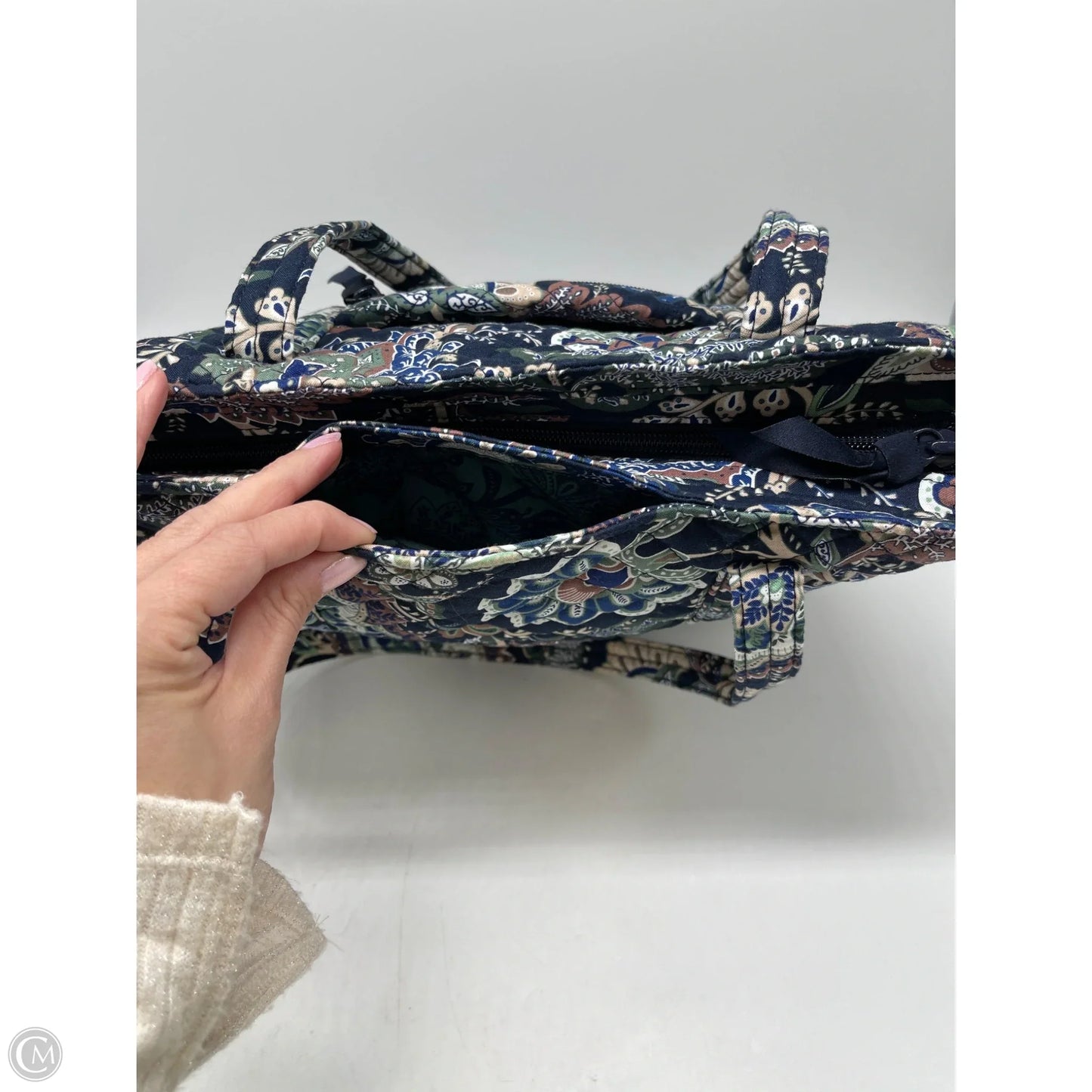 Handbag By Vera Bradley, Size: Medium