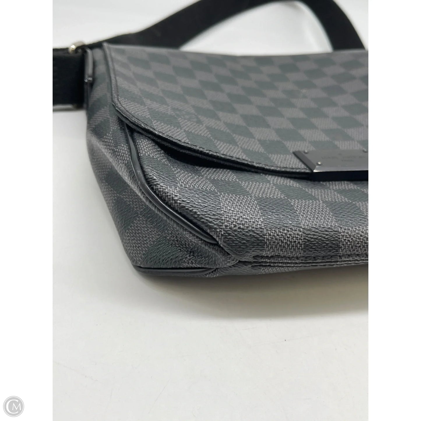 Crossbody Luxury Designer By Louis Vuitton, Size: Large