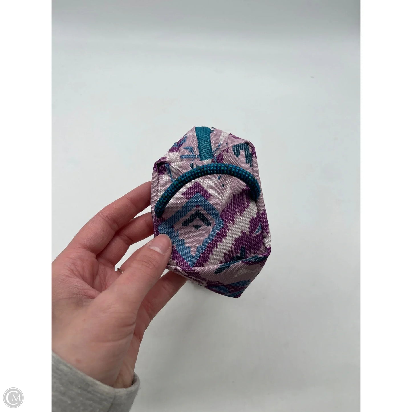 Makeup Bag By Kavu, Size: Small