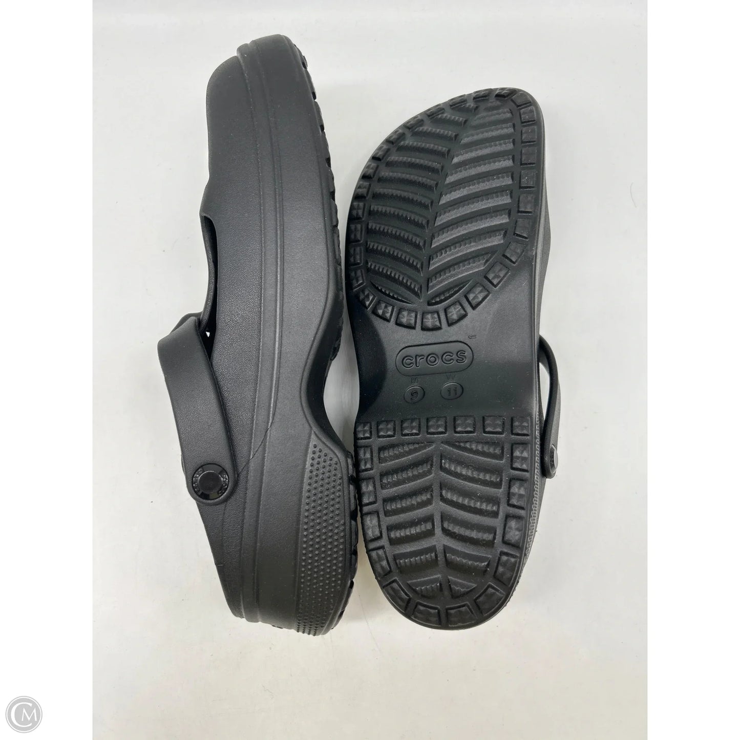 Shoes Flats By Crocs In Black, Size: 11