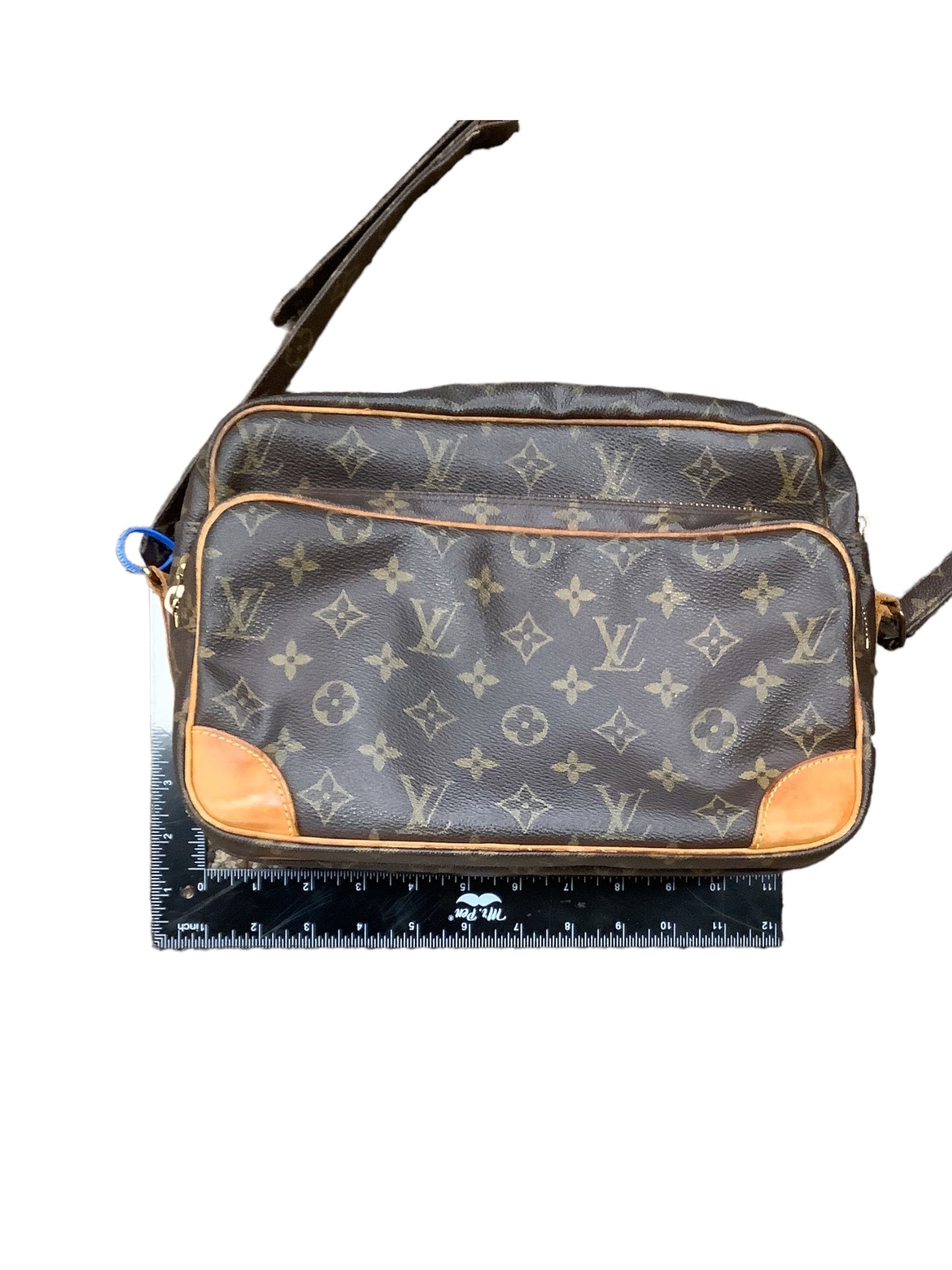 Crossbody Luxury Designer By Louis Vuitton  Size: Medium