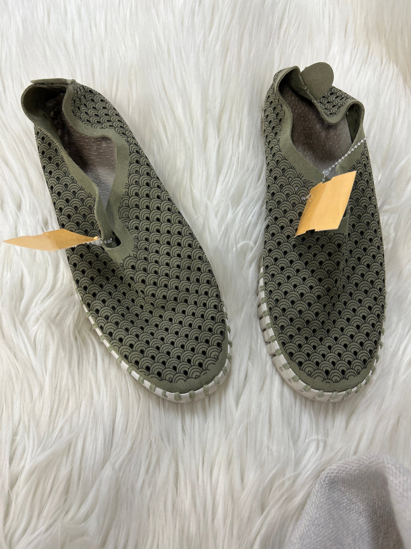 Shoes Flats By Clothes Mentor In Green, Size:6.5