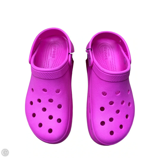 Shoes Flats By Crocs In Pink, Size: 10