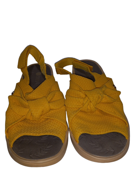 Yellow Sandals Heels Wedge Bzees, Size 8.5