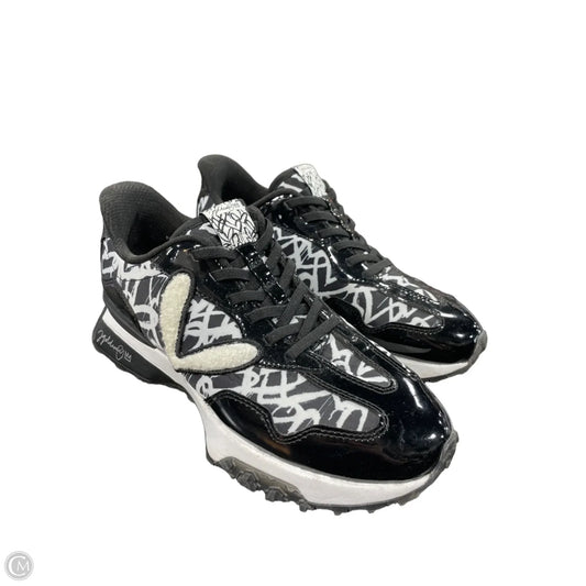 Shoes Sneakers By Skechers In Black & White, Size: 6.5