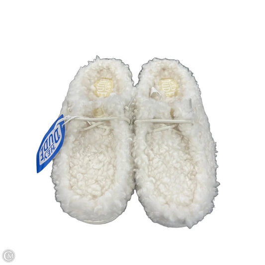 Shoes Flats By Hey Dude In Cream, Size: 7