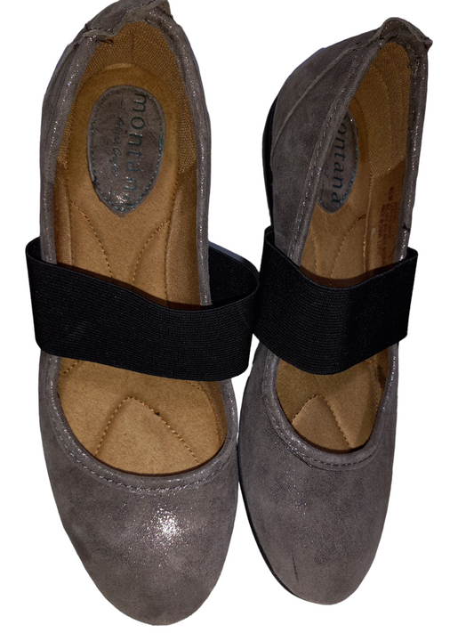 Grey Shoes Flats Montana Blues, Size 8.5