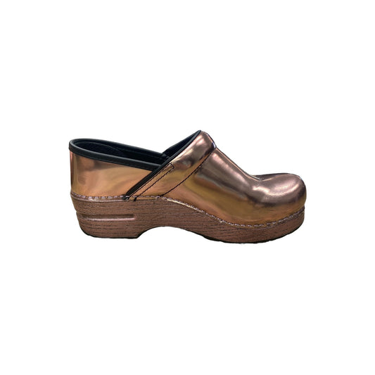 Pink Shoes Flats Dansko, Size 6.5