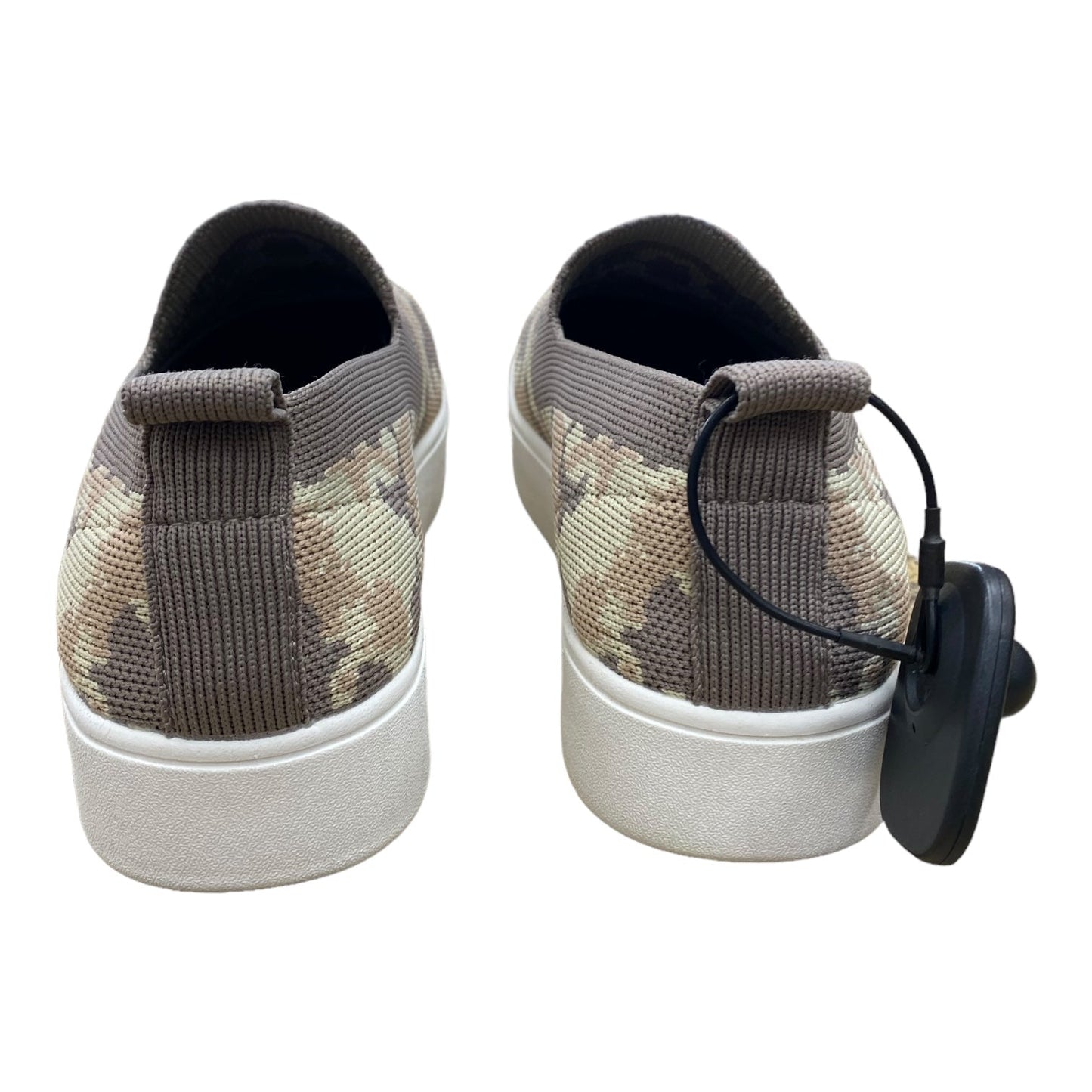 Shoes Sneakers By Bernie Mev In Camouflage Print, Size: 5.5