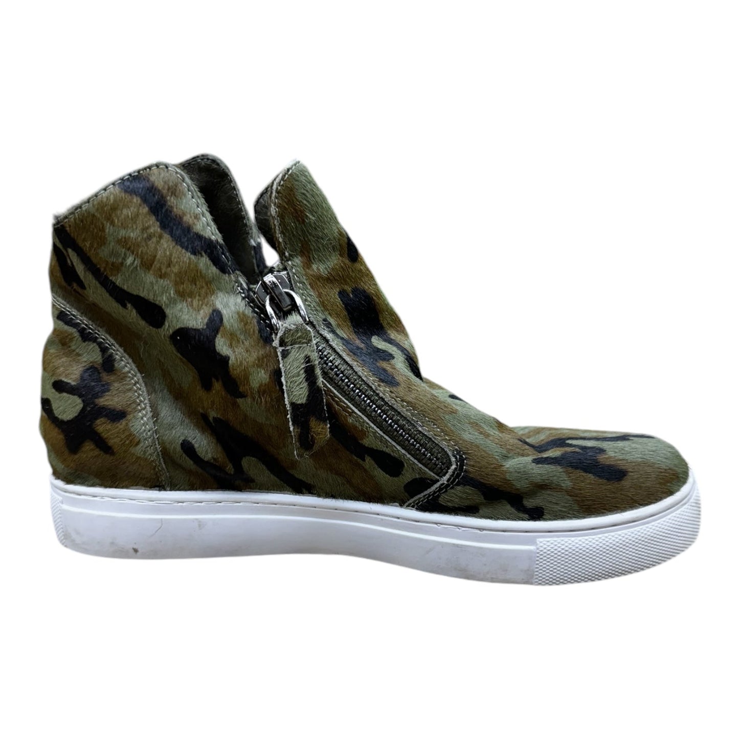 Shoes Sneakers By Cmb In Camouflage Print, Size: 6