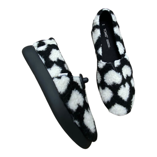 Shoes Flats By Toms In Black & White, Size: 8