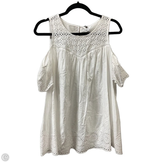 Top Short Sleeve By Crown And Ivy In White, Size: 1x