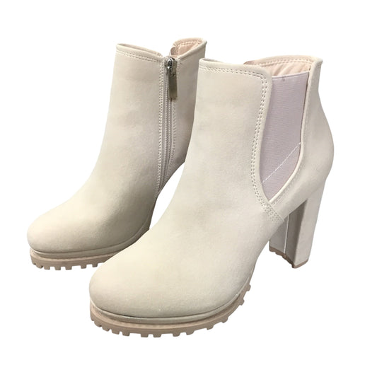 Boots Ankle Heels By Clothes Mentor In Cream, Size: 6