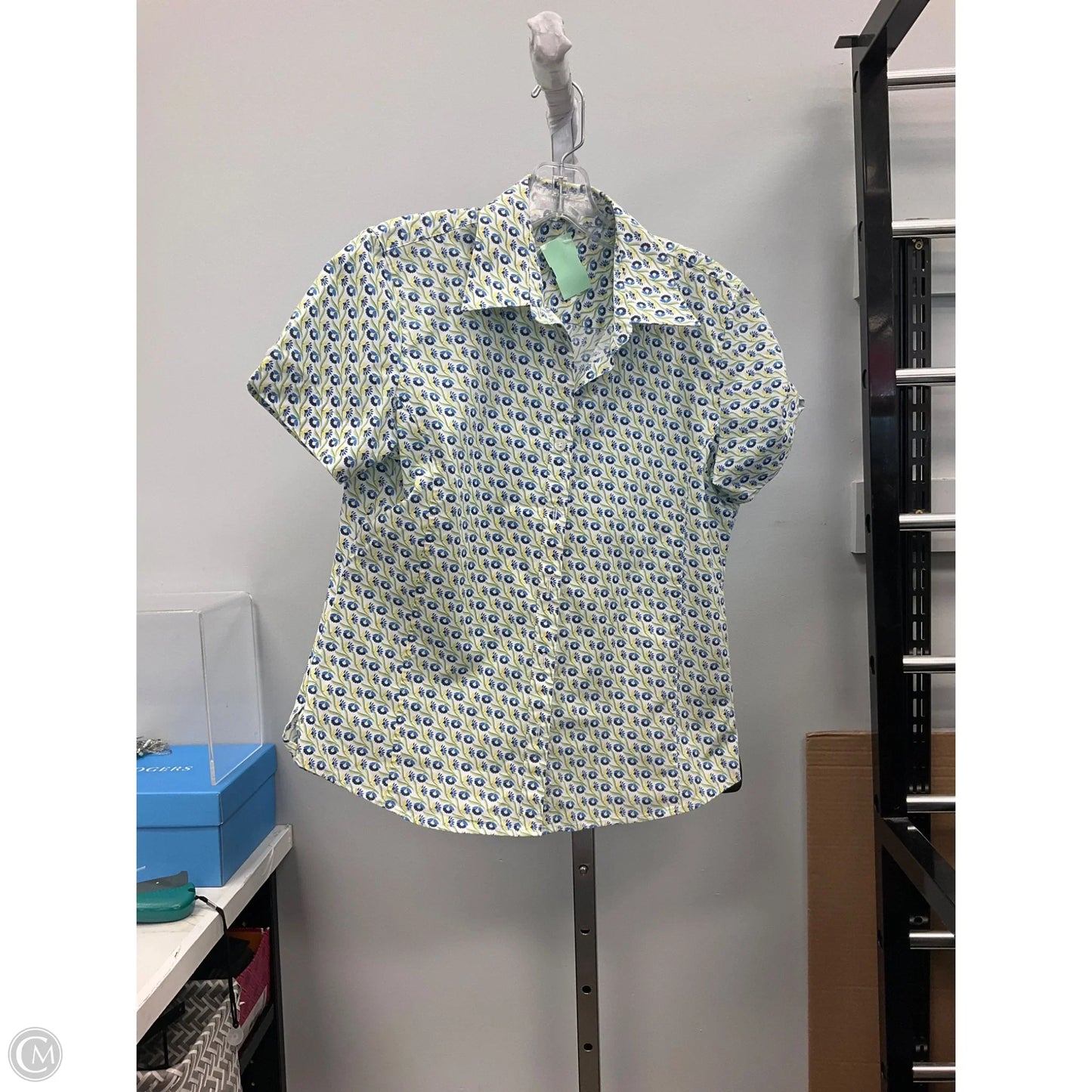 Top Short Sleeve By Clothes Mentor In Floral Print, Size: 6p