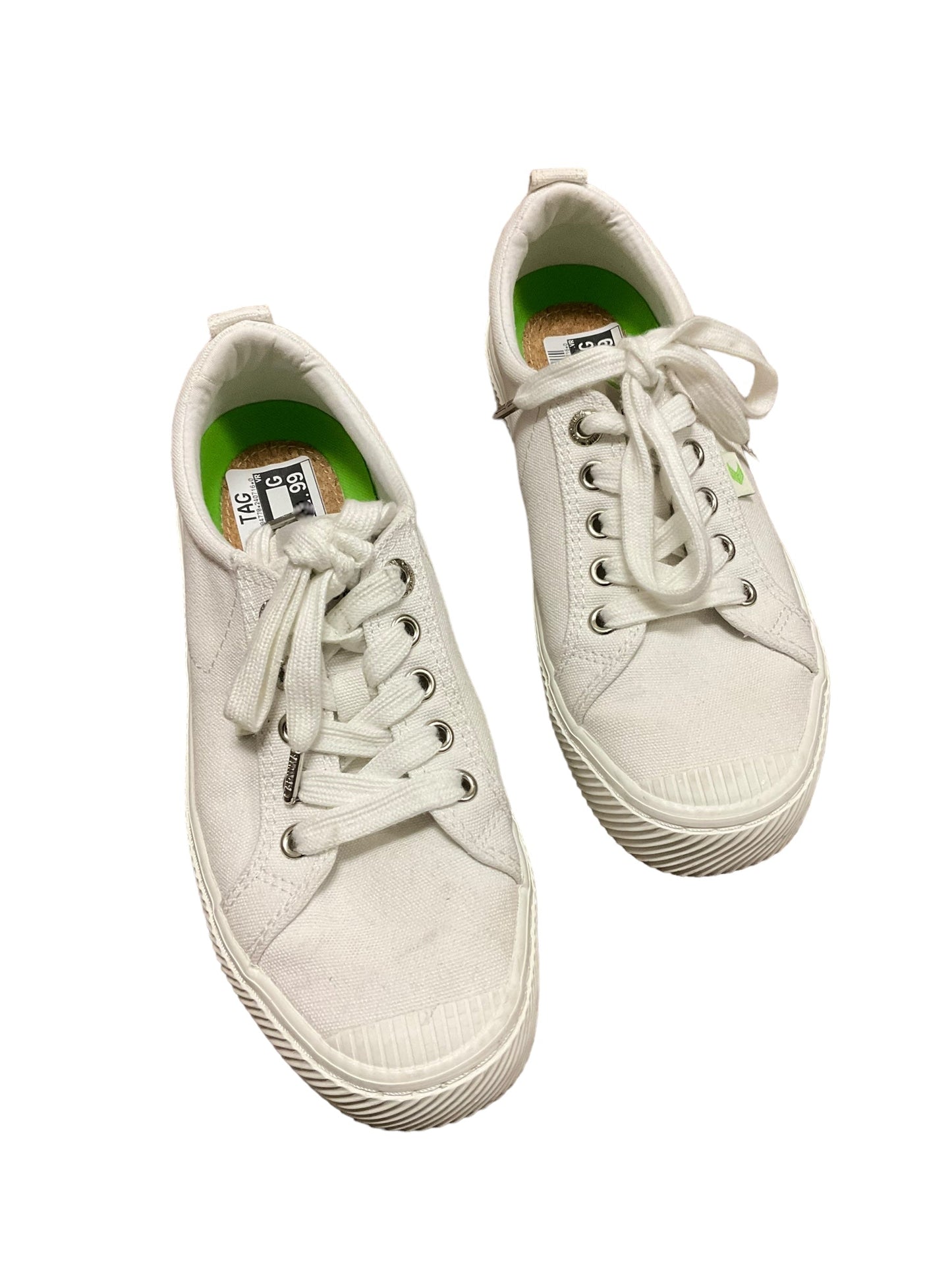 Shoes Sneakers By Cariuma In White, Size: 7