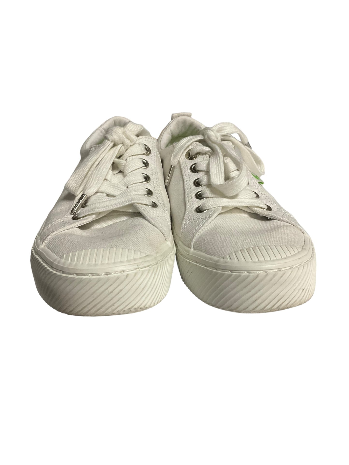 Shoes Sneakers By Cariuma In White, Size: 7