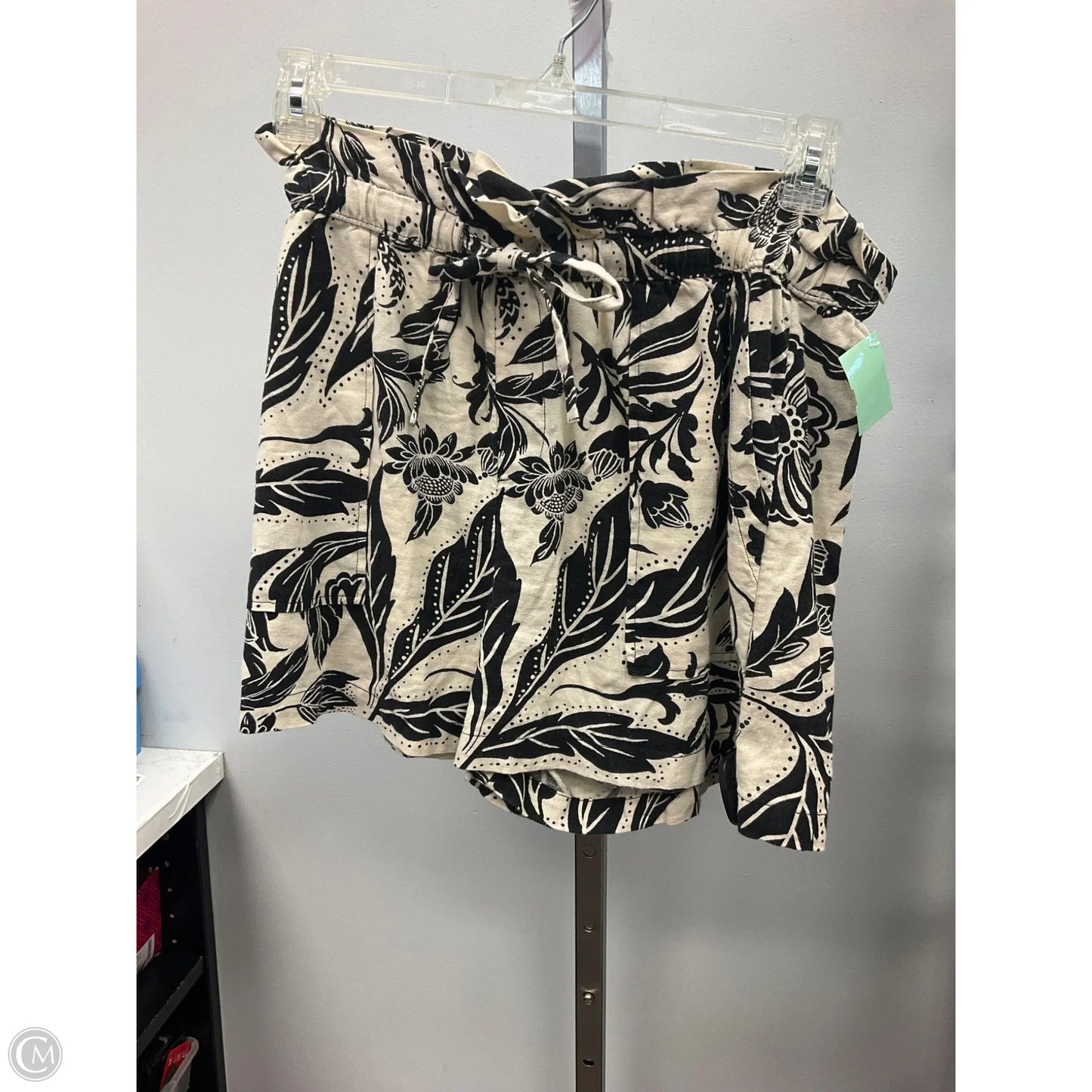 Shorts By Who What Wear In Black & Cream, Size: M
