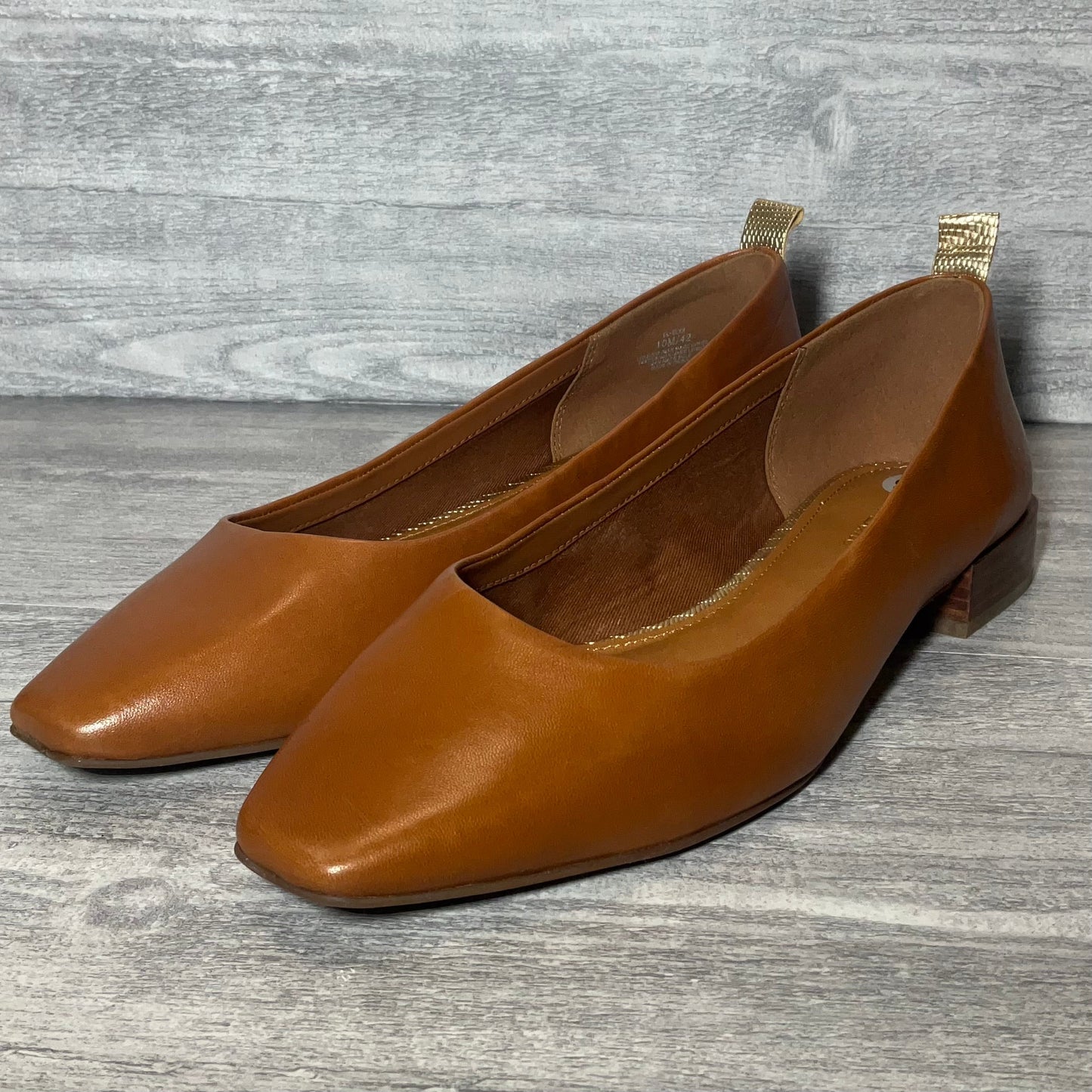 Shoes Flats By Clothes Mentor In Tan, Size: 9.5