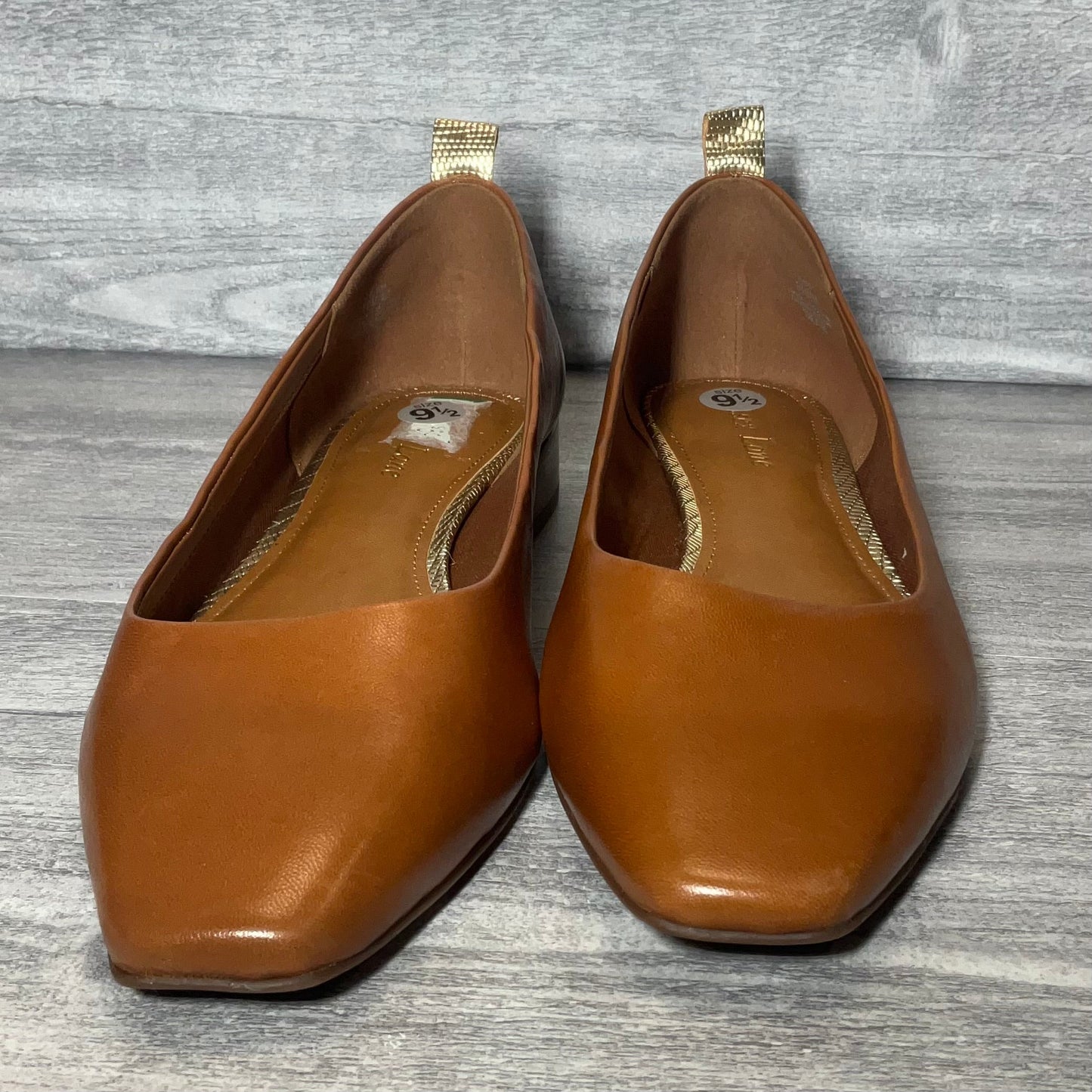 Shoes Flats By Clothes Mentor In Tan, Size: 9.5