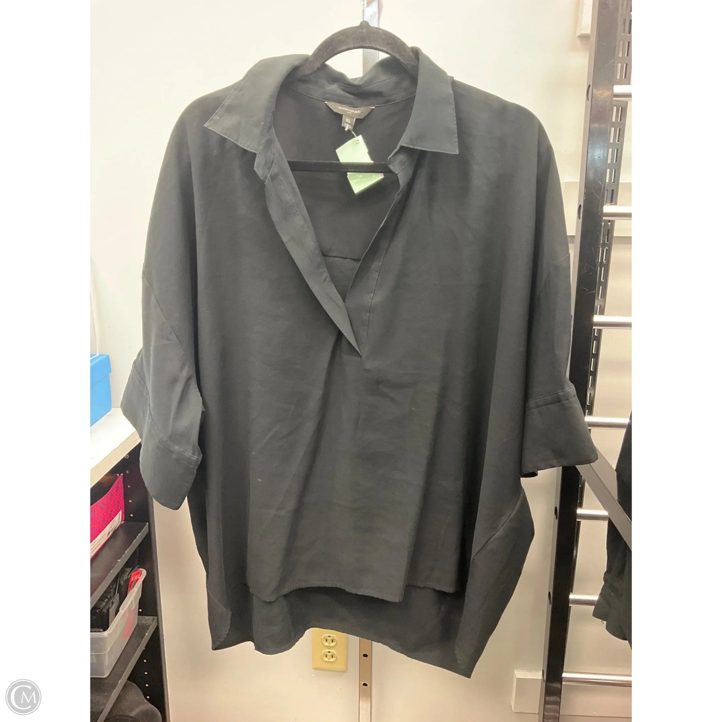 Top Short Sleeve By Banana Republic In Black, Size: Xl