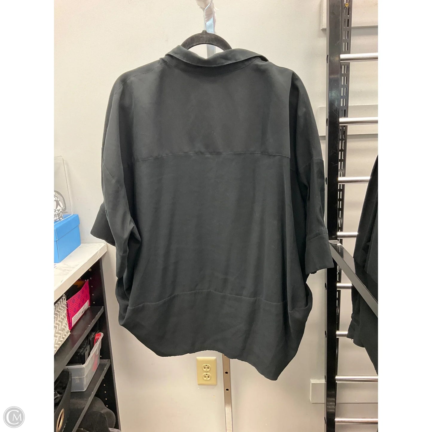 Top Short Sleeve By Banana Republic In Black, Size: Xl
