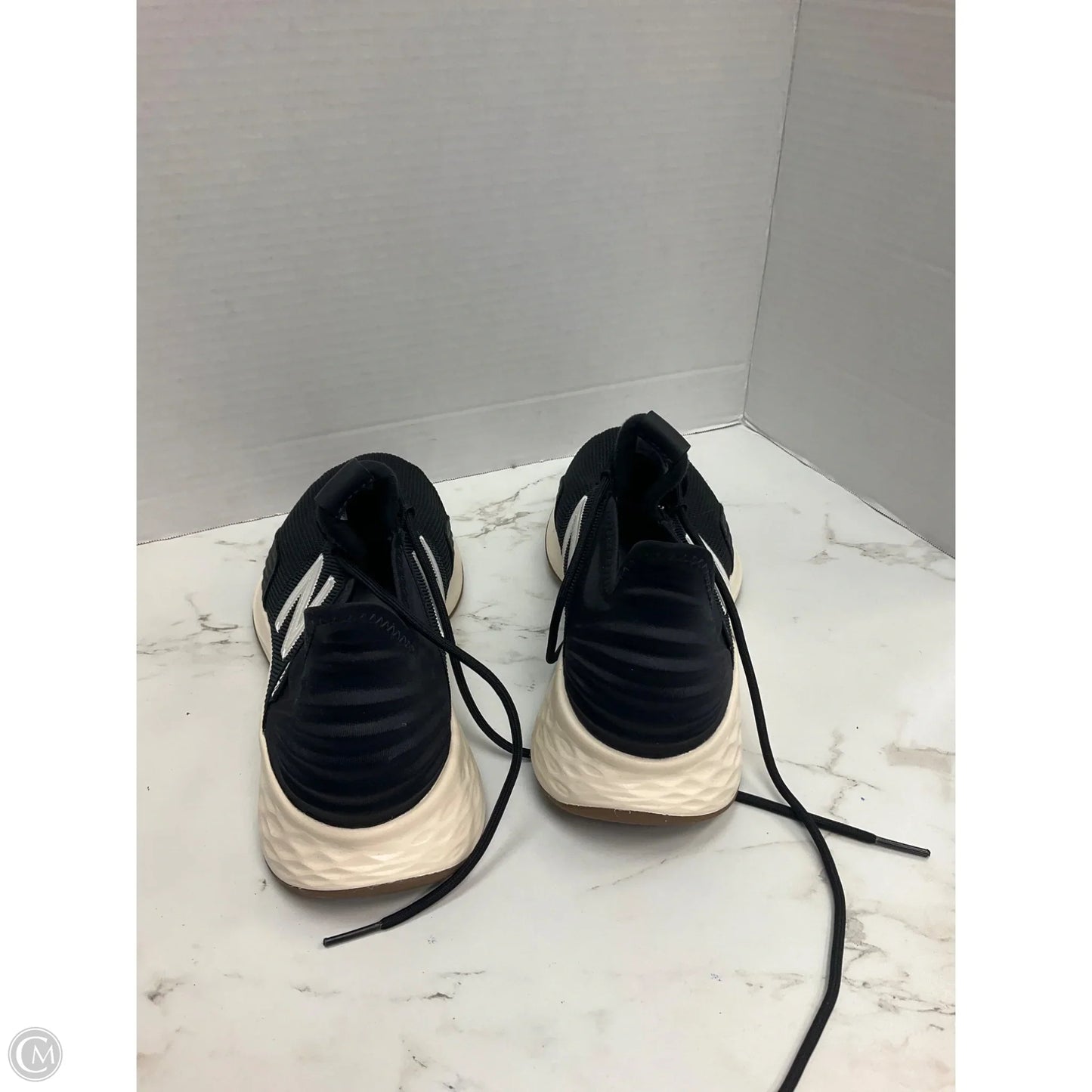 Shoes Athletic By New Balance In Black & White, Size: 9