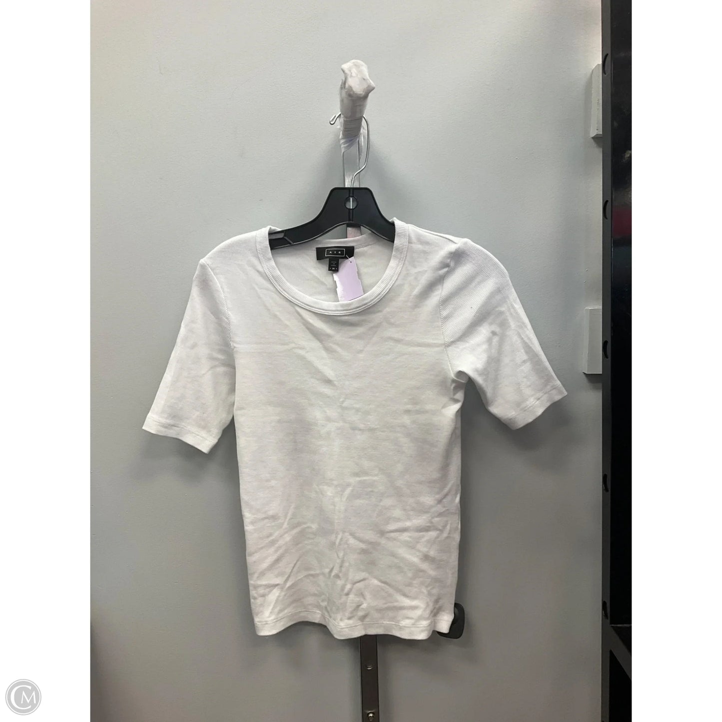 Top Short Sleeve Basic By Clothes Mentor In White, Size: M