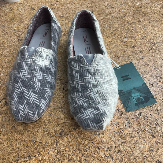 Shoes Flats By Toms In Grey, Size: 7.5