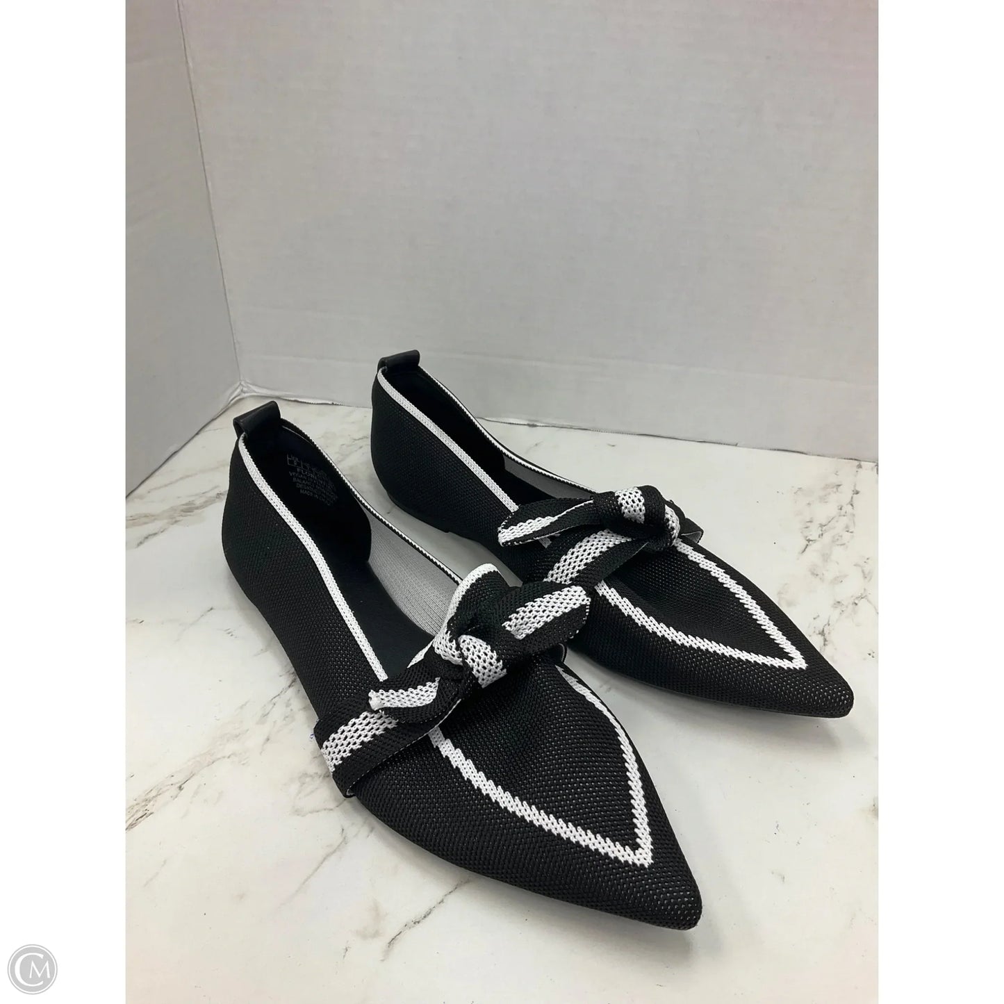 Shoes Flats By Tahari In Black & White, Size: 9