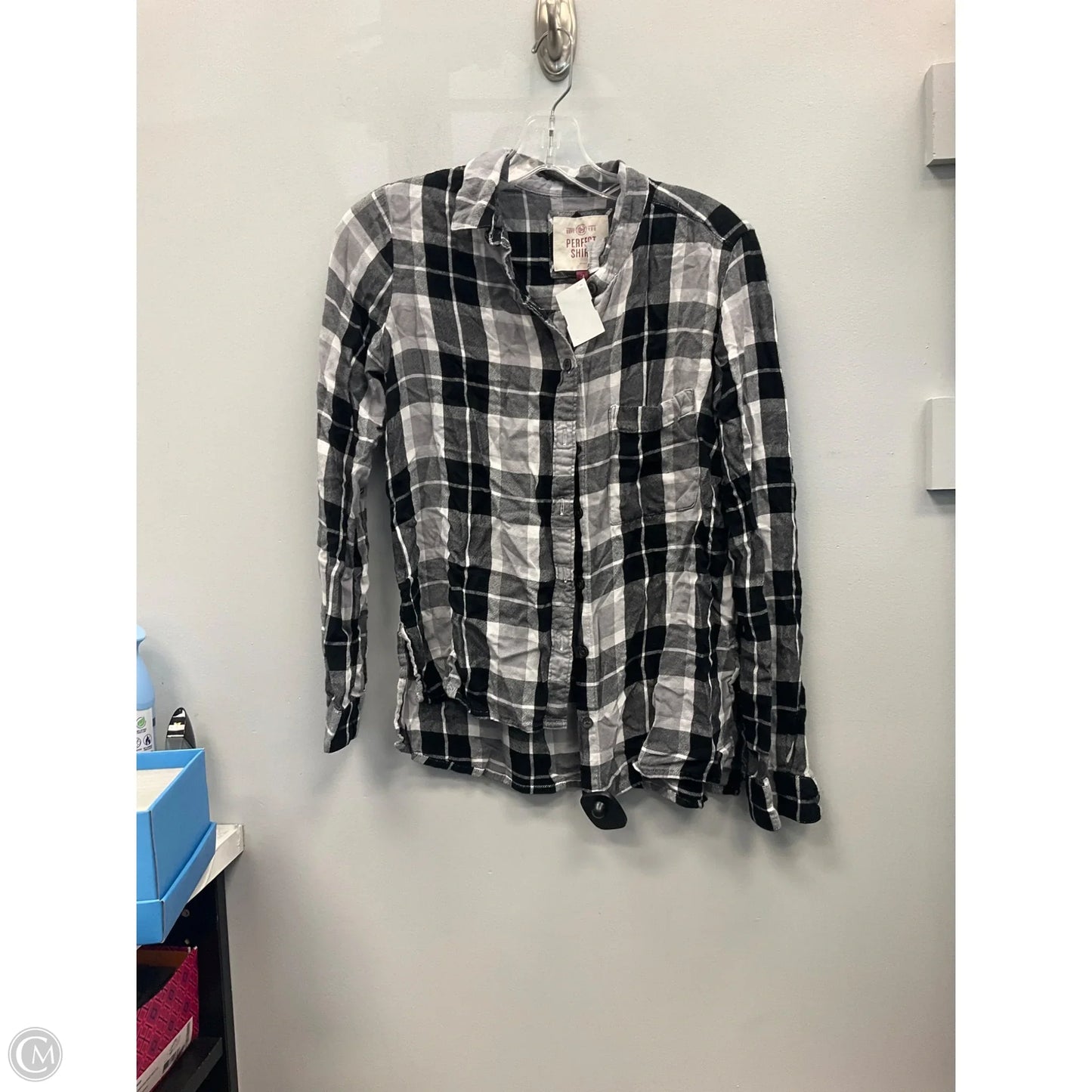 Top Long Sleeve By So In Plaid Pattern, Size: M