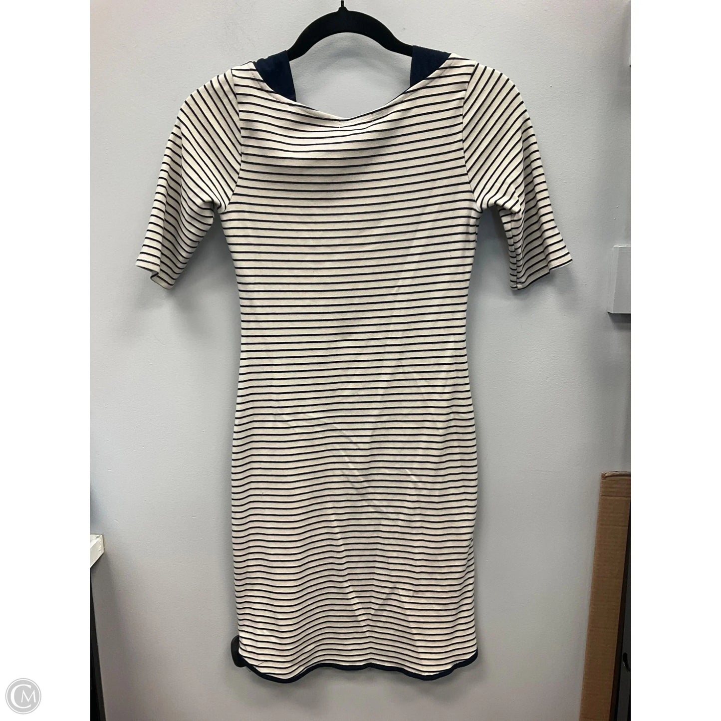 Dress Casual Short By Monteau In Striped Pattern, Size: M