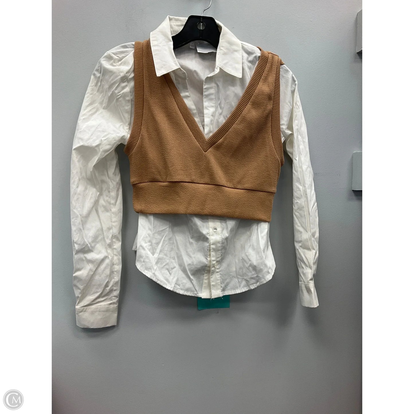 Top Long Sleeve By Clothes Mentor In Cream & Tan, Size: S