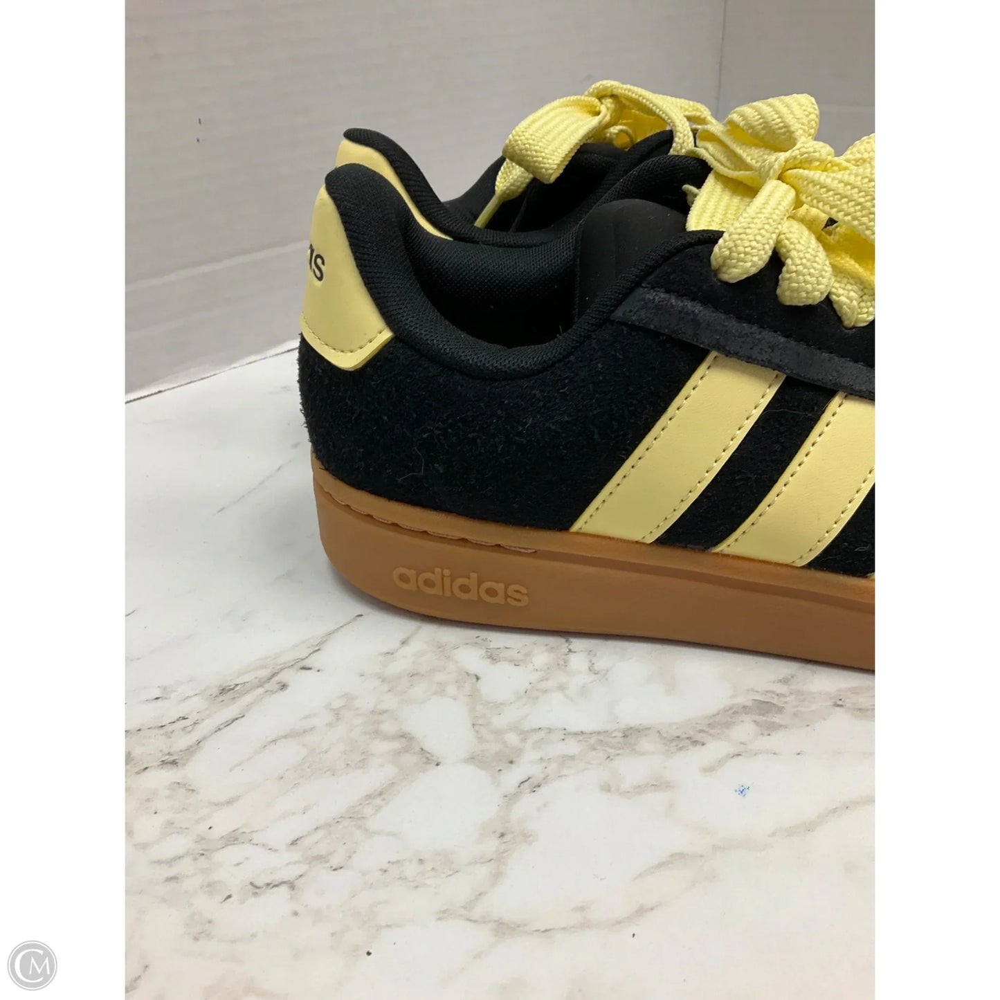 Shoes Sneakers By Adidas In Black & Yellow, Size: 7.5