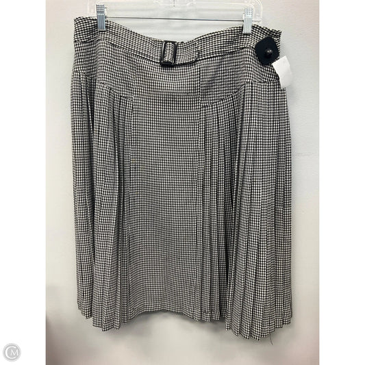 Skirt Mini & Short By Clothes Mentor In Black & White, Size: 12