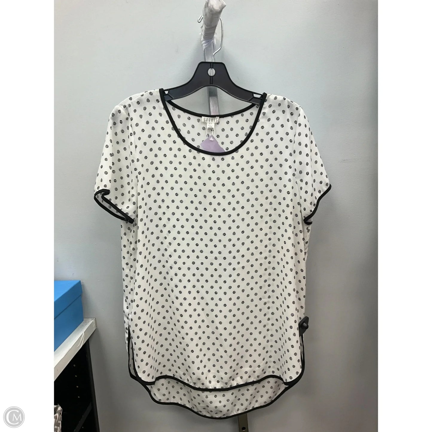 Top Short Sleeve By Spense In Polkadot Pattern, Size: M