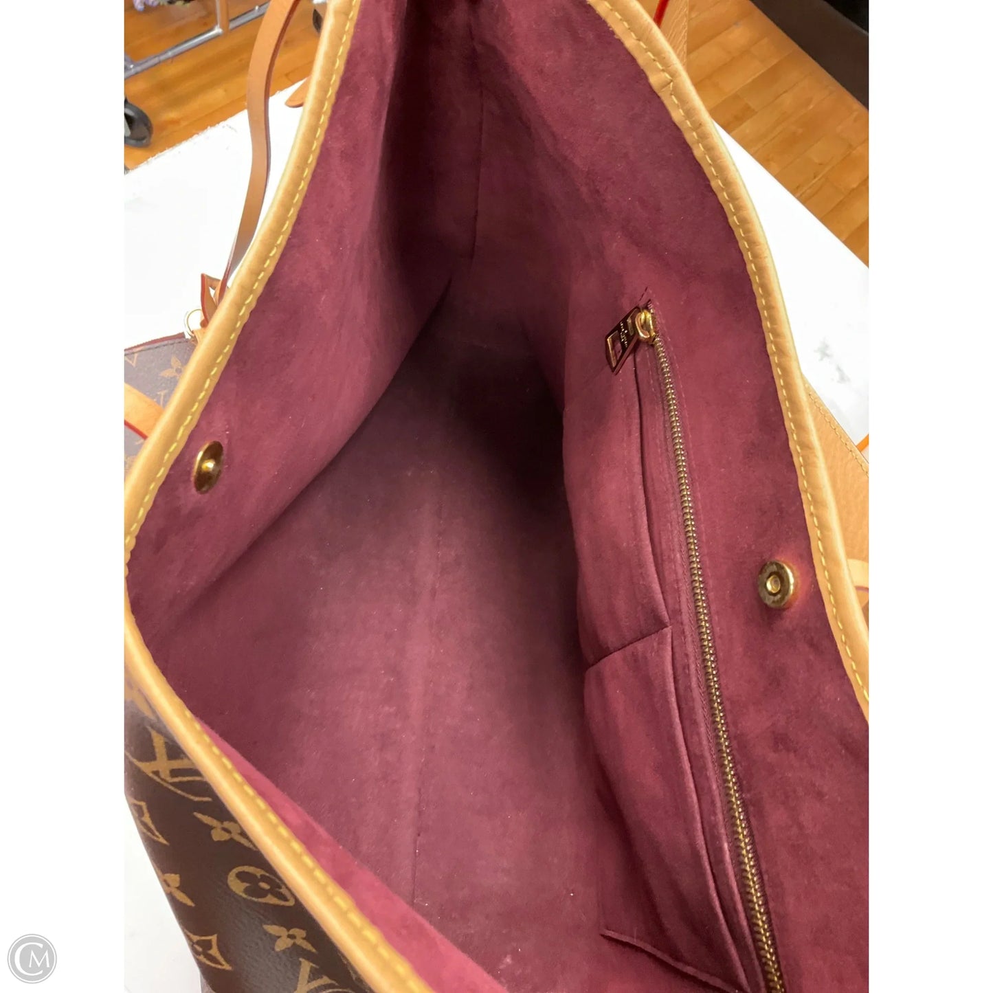 Handbag Luxury Designer By Louis Vuitton, Size: Medium