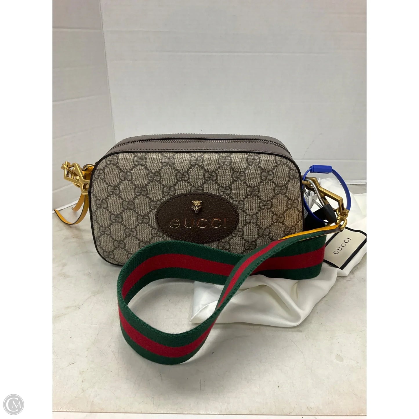 Crossbody Luxury Designer By Gucci, Size: Medium