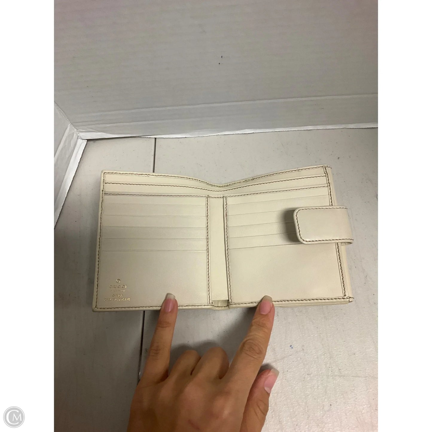 Wallet Luxury Designer By Gucci, Size: Medium