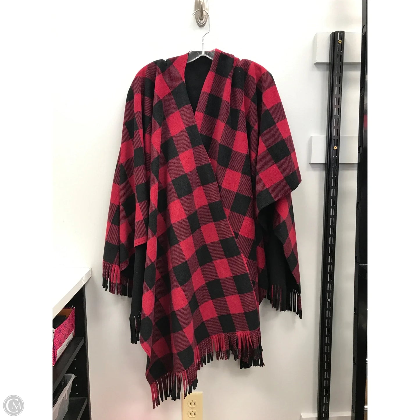 Shawl By Clothes Mentor In Checkered Pattern