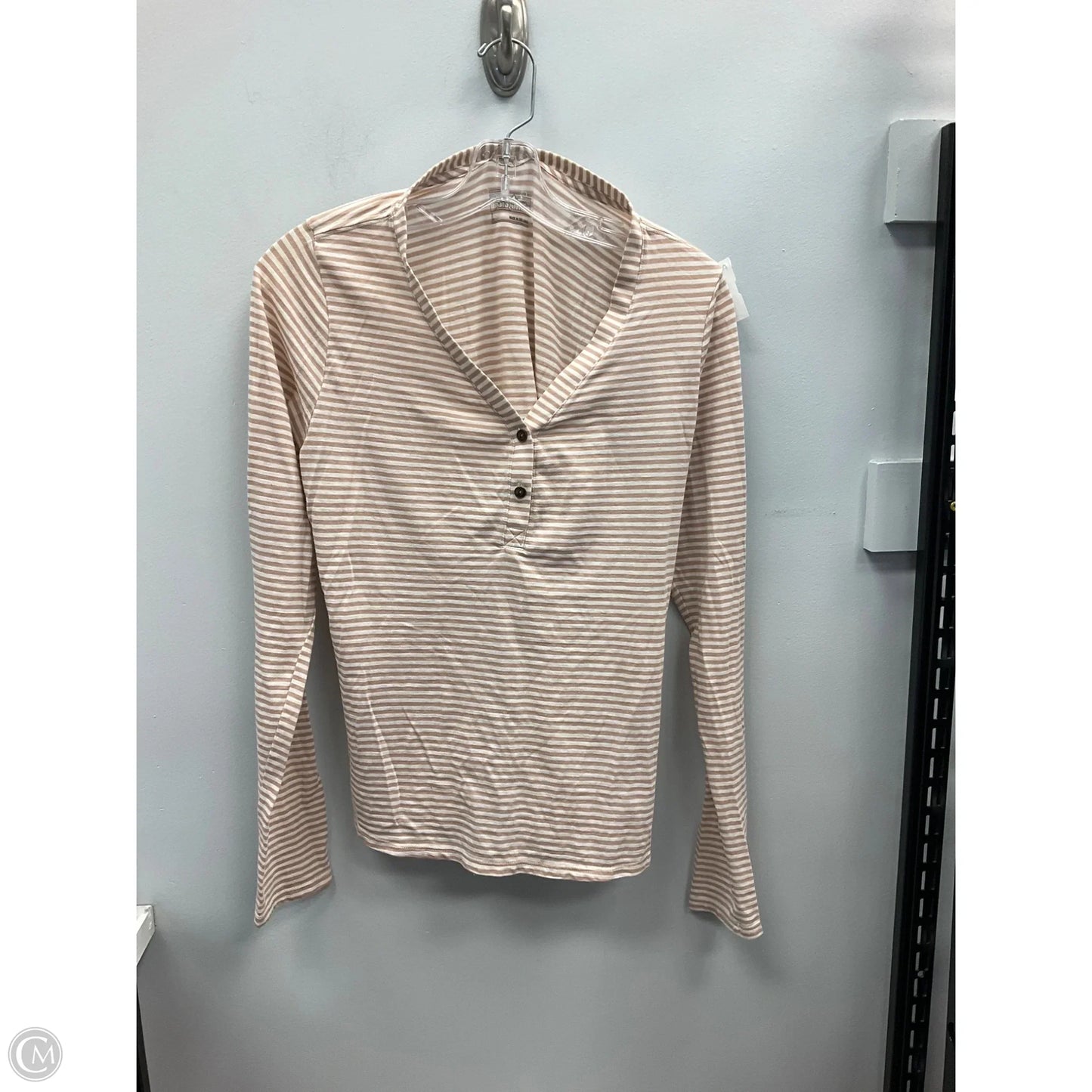Top Long Sleeve By Patagonia In Striped Pattern, Size: L