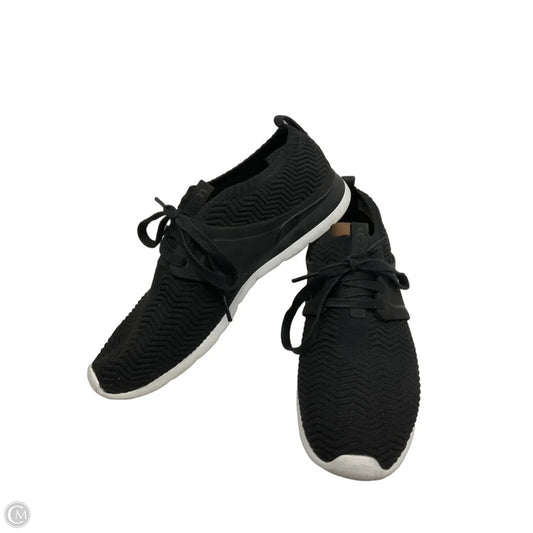 Shoes Designer By Ugg In Black & White, Size: 9
