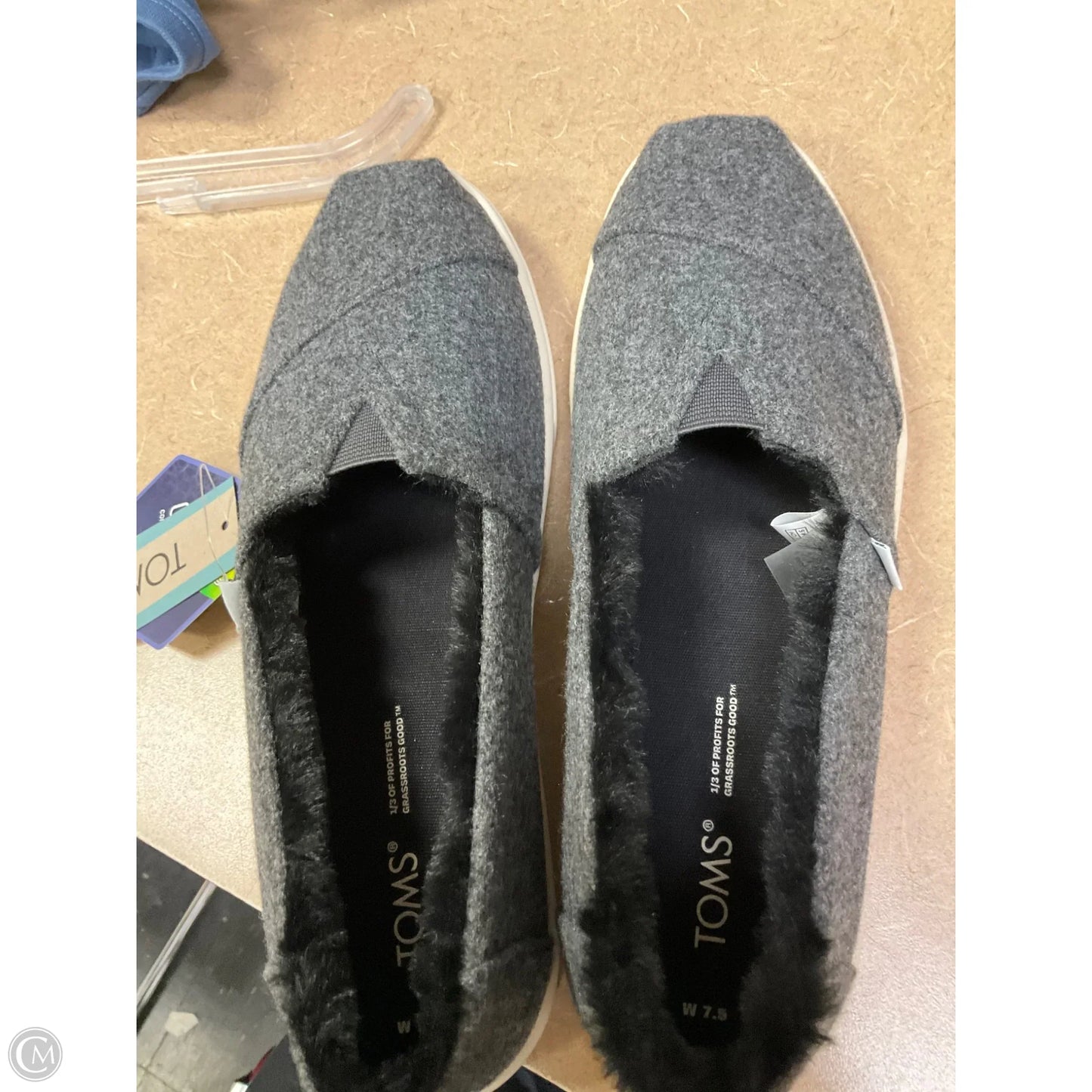 Shoes Flats By Toms In Grey, Size: 7.5