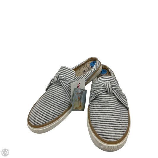Shoes Flats By Clothes Mentor In Blue & White, Size: 7.5
