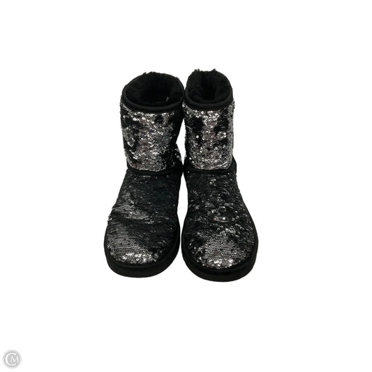 Boots Designer By Ugg In Black & Silver, Size: 5