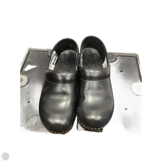 Shoes Flats By Dansko In Multi-colored, Size: 10