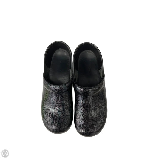 Shoes Flats By Dansko In Black, Size: 9