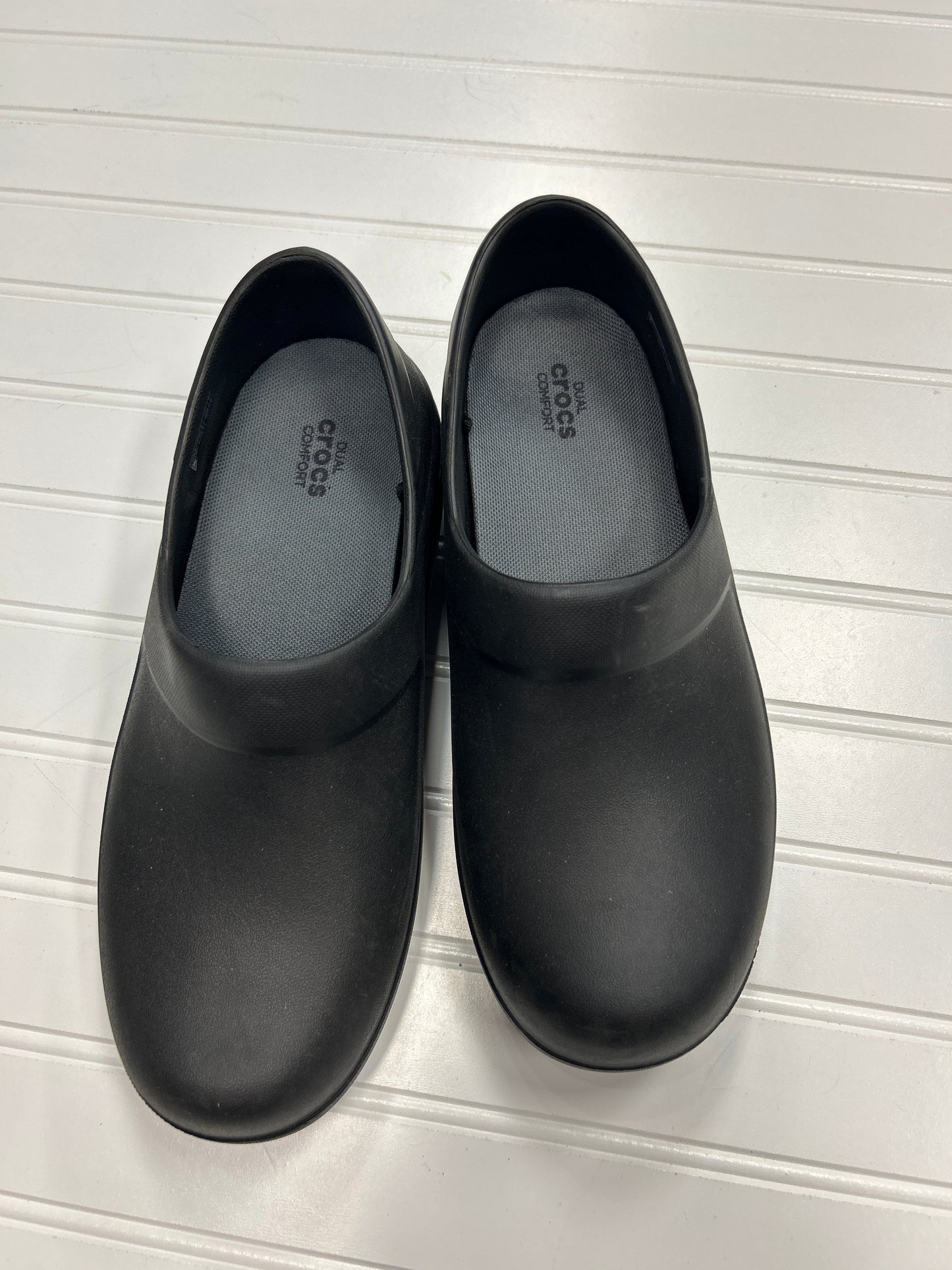 Shoes Flats By Crocs In Black, Size:9