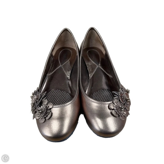 Shoes Flats By Clothes Mentor In Bronze, Size: 6
