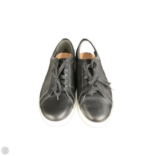 Shoes Sneakers By Fitflop In Black & White, Size: 6